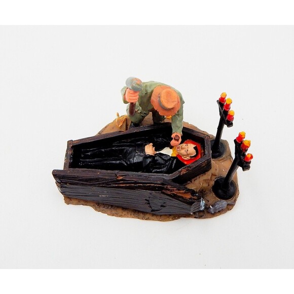 Lemax Spooky Town Collection Vampire Hunter #73612 Table Accent 2007 Coffin - Picture 7 of 12